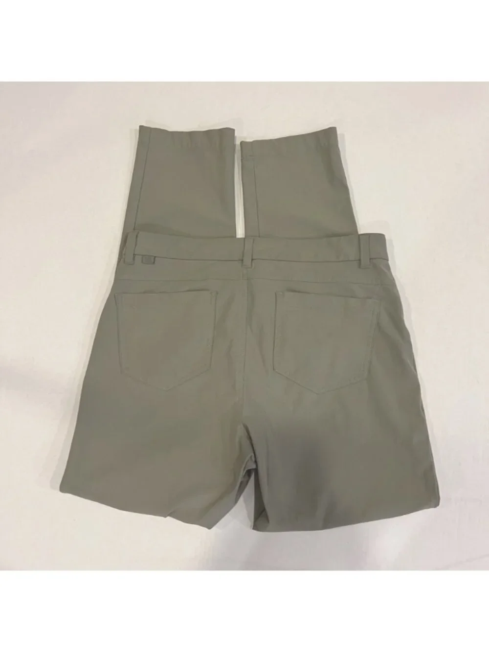 VRST Men’s Tech Pants Stone Size 32 x 32 Tapered Leg Golf Athletic